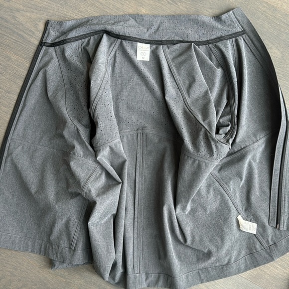 Calia by Carrie Underwood. Gray lightweight Warm up Jacket. Size Medium. - Picture 7 of 9